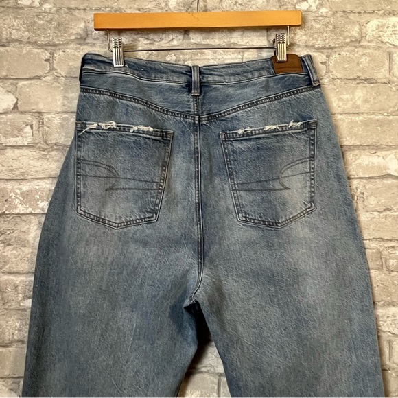American Eagle Women's 14R Baggy Jeans. Medium Wash Blue Denim. Rigid Denim. AEO - Picture 4 of 13